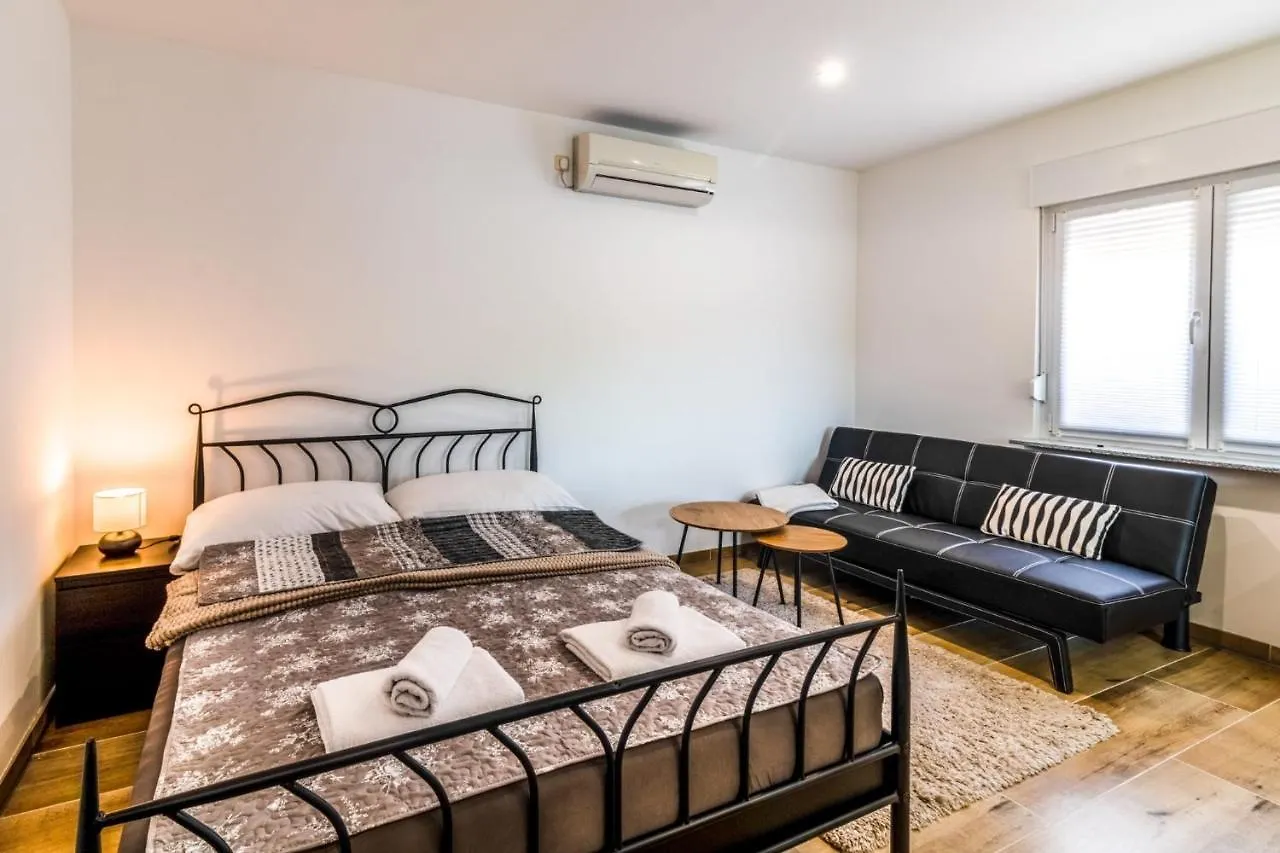 Holiday home Studio Apartman Dunja Kastela