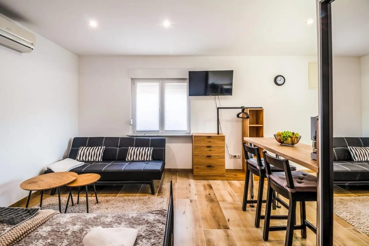 Studio Apartman Dunja Kastela 0*,  Croatia